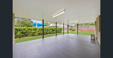 Family Home with a Shed! - Photo 2