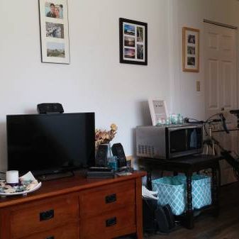 1BR gordon head Furnished - Photo 1