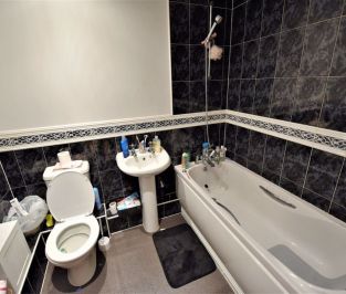 2 bedroom Flat in Flat 21, 45 Cardigan Road - Photo 6