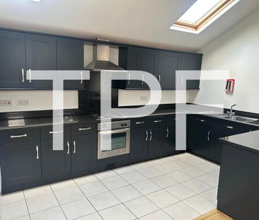 4 bedroom flat to rent - Photo 3