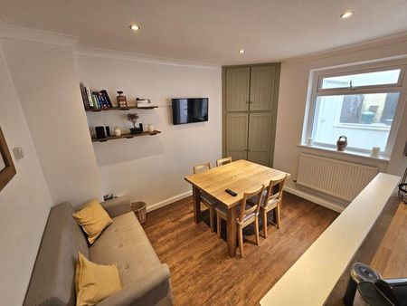 2 bedroom terraced house to rent - Photo 4