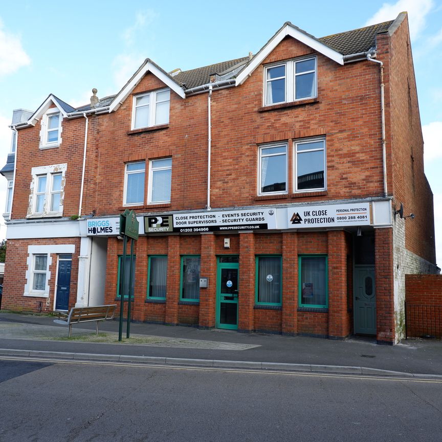 3 bed maisonette to rent in Seabourne Road, Bournemouth, BH5 - Photo 1