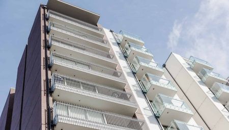 Stylish, spacious, and superbly located - Photo 4