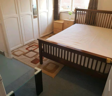 1 bedroom in a house share to rent - Photo 4