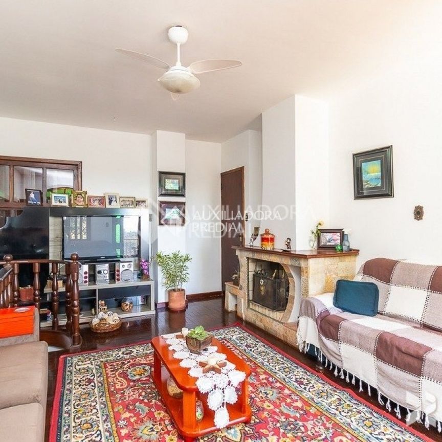 Casa com 3 quartos e 311m² para alugar em Tristeza, Porto Alegre. - Foto 1