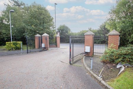 19 Old Brewery Lane, Glen Road, - Photo 5