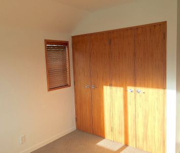 A standalone house with fully fenced courtyard. - Photo 1