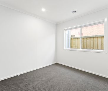 Beautiful, Band New Family Entertainer - Photo 1