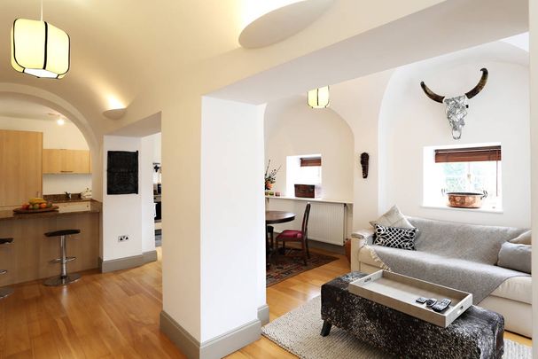 1 Bed Flat, Grove House, BS8 - Photo 1