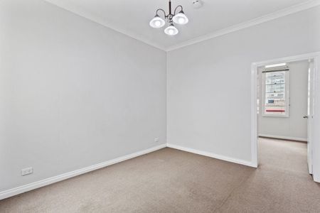 Prime inner-city location with excellent transport links - Photo 2