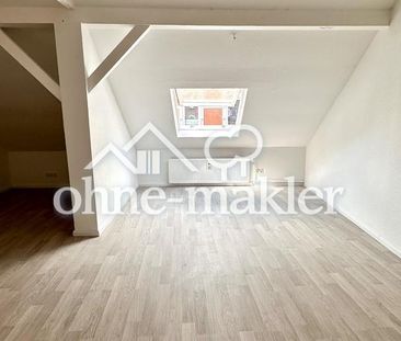 Sofort frei: renovierte 3-Zimmer-Dachgeschosswohnung mit EBK, neuem... - Foto 5