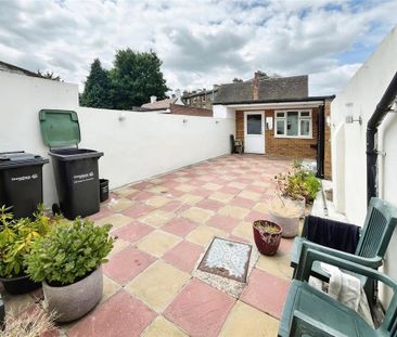 3 bedroom end of terrace house to rent - Photo 1