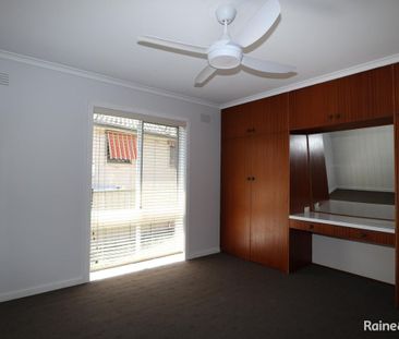 5 Falcon Place, Kooringal, NSW 2650 - Photo 3