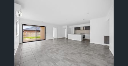 AMAZING 4 BEDROOM HOME - Photo 5