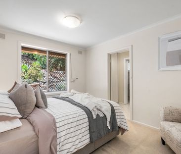 Ideal family home with both city & costal views and sparkling swimm... - Photo 1