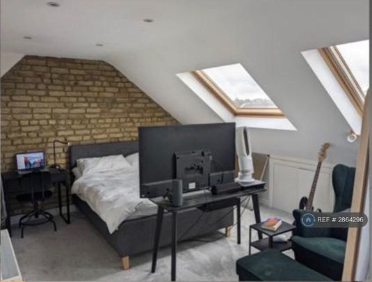 1 bedroom in a house share to rent - Photo 1