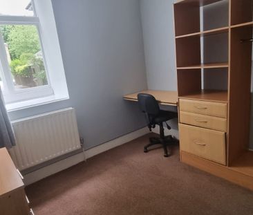 3 Bed - Flat 2, 1 North Grange Road, Headingley, Leeds - LS6 2BR - ... - Photo 1