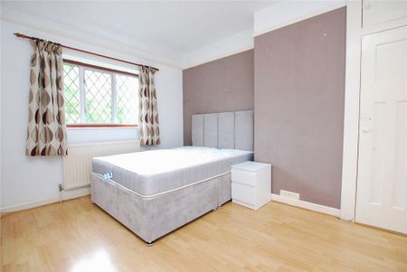 4 bedroom semi-detached house to rent - Photo 3