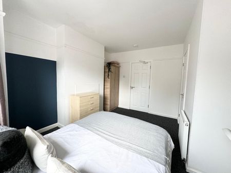 Room in a Shared House, Burlington Road, SO15 - Photo 4