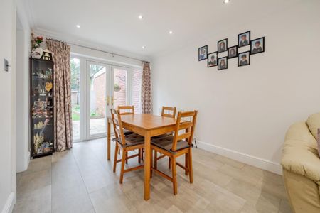 3 bedroom terraced house to rent - Photo 5