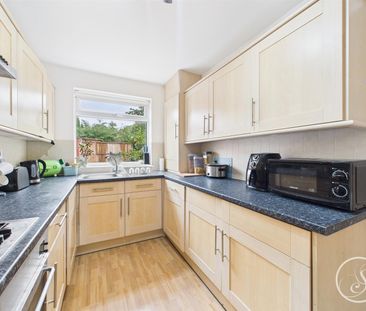 High Moor Crescent, Leeds - Photo 2