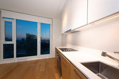 Stunning View. Studio Suite with Storage in Surrey Central By Skytrain - Photo 5