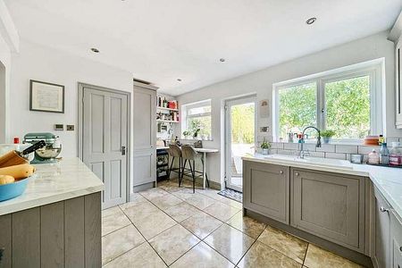 Woodham Lane, New Haw, Surrey, KT15 - Photo 3