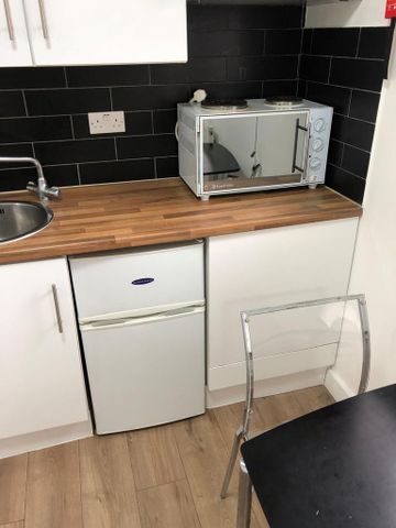 Studio to rent - Photo 4