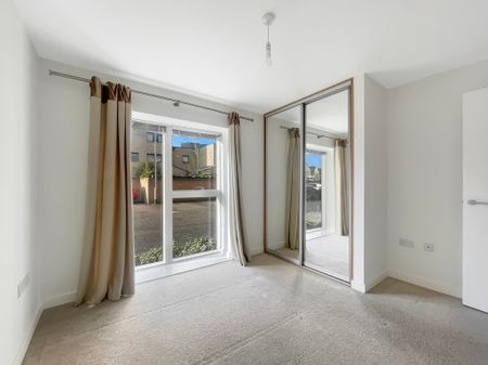 A well maintained, two bedroom apartment located on the ground floor with its own private garden. The property is within close proximity to Addenbrooke's Hospital, the M11 and the city centre. - Photo 3