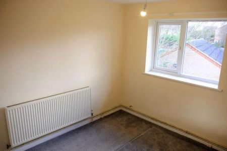 3 Bedroom Semi-Detached House For Rent - Photo 4