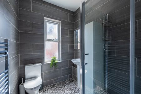 9 Bed Semi-Detached House, Salisbury Road, L15 - Photo 2