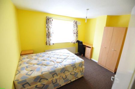 3 bedroom terraced house to rent - Photo 3