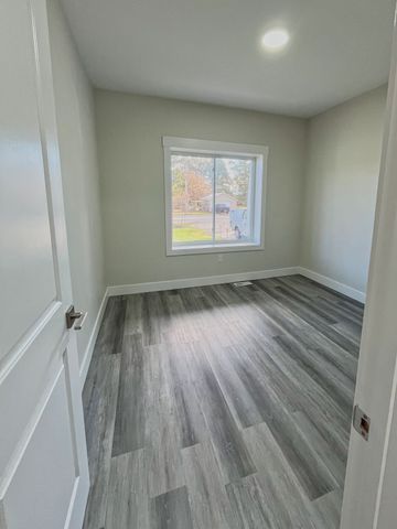 For Lease - 319922 Kemble Rock Road Unit# 3, Georgian Bluffs, Ontario - Photo 4