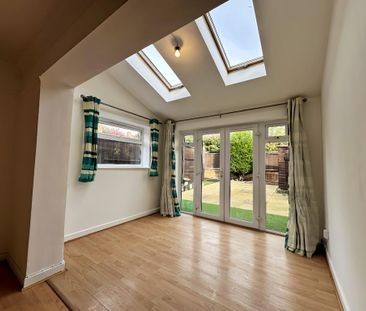 2 bedroom end of terrace house to rent - Photo 2