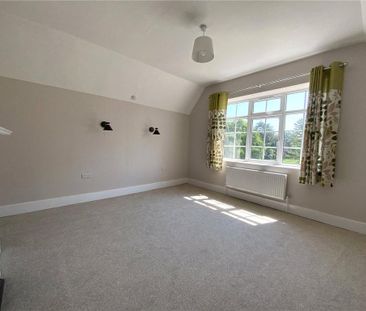 4 bedroom detached house to rent - Photo 4