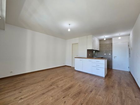 Spacieux studio avec balcon à louer - Photo 3