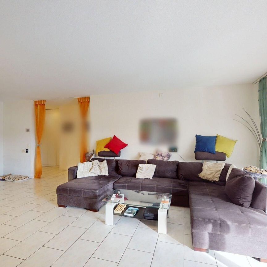 Modern, large 3.5-room apartment with garden seating area - Photo 1