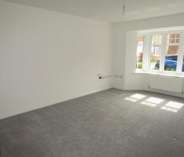 4 bedroom detached house to rent - Photo 2