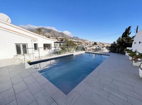 7 room luxury Villa for rent in Fuengirola, Andalusia - Photo 1