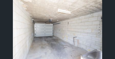 Stylish & Spacious 2-Bedroom Apartment in the Heart of Moorooka! - Photo 4