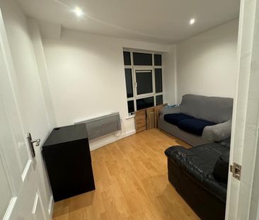 Room in a Shared Flat, Welland Street, SE10 - Photo 3