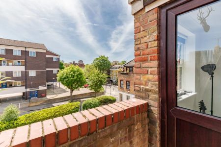 2 Bedroom House - Townhouse - Photo 4