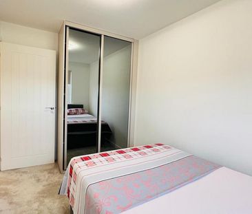 4 bedroom semi-detached house to rent - Photo 3