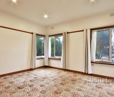 4 Malcolm Court, Mount Waverley - Photo 3