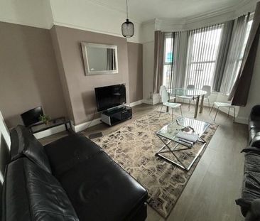 8 bedroom terraced house to rent - Photo 4