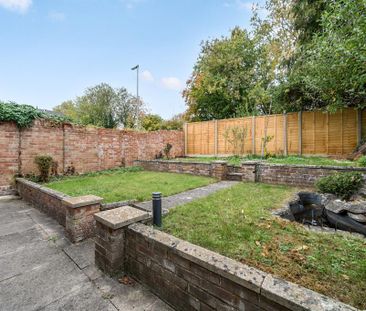 4 bedroom end of terrace house to rent - Photo 3