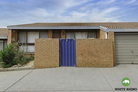 3/15 Mckeahnie Street, Queanbeyan - Photo 2