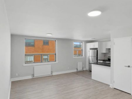 1500 Eglinton Ave W — Bachelor - Photo 4