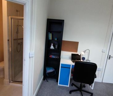 1 bedroom in a house share to rent - Photo 2