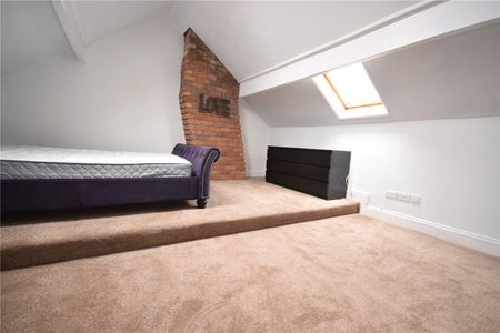 20, Oakroyd Mount, Stanningley, Pudsey, West Yorkshire, LS28 7QH - Photo 2